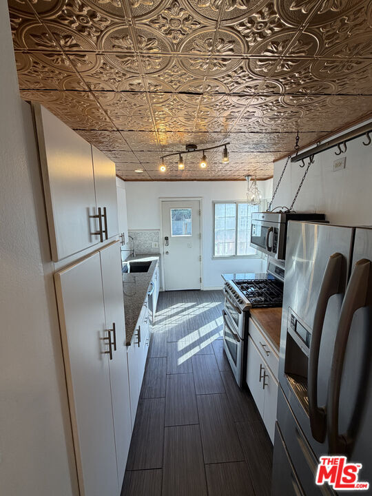 Building Photo - 6434 W 87th St