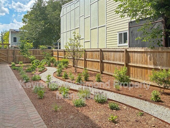 Building Photo - 615 S Laurel St