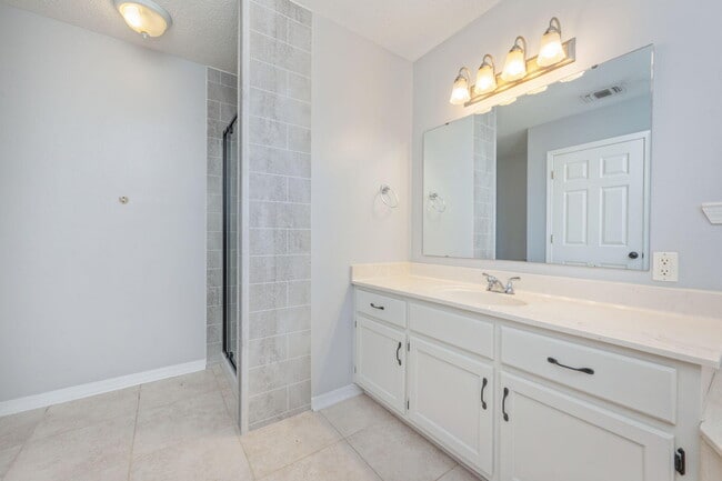 Building Photo - 6507 Flagler Dr