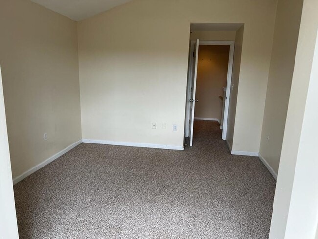 Building Photo - NOW AVAILABLE FOR RENTAL!!! A condominium-...