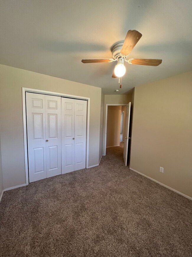 Building Photo - 6204 Straub Ln