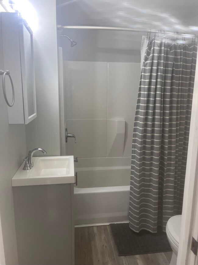 Building Photo - 147 Grove St