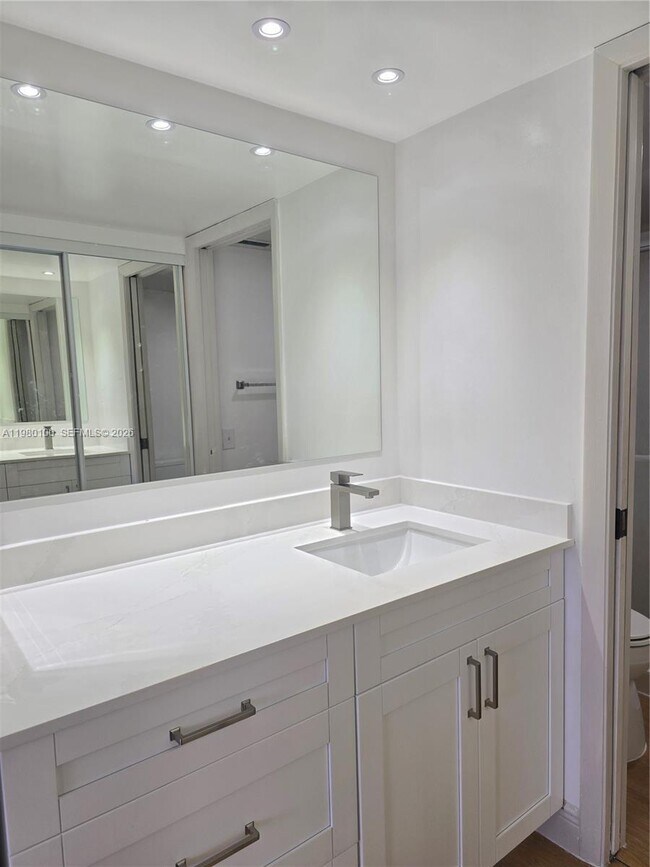 Building Photo - 2510 SE 19th Pl