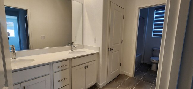 Building Photo - Brand New 4 Bedroom 3 Bathroom Home in Elk...