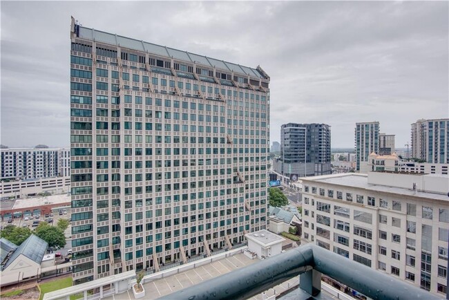 Building Photo - 3040 Peachtree Rd NW