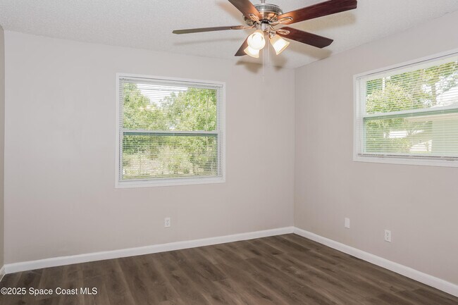 Building Photo - 3216 1st Pl