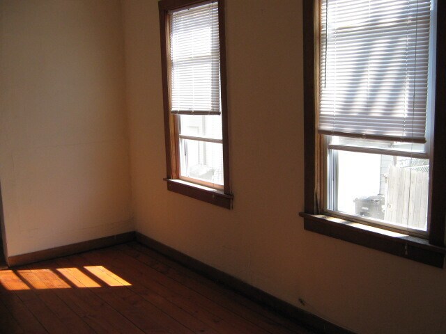 Building Photo - 2627 W Attrill St