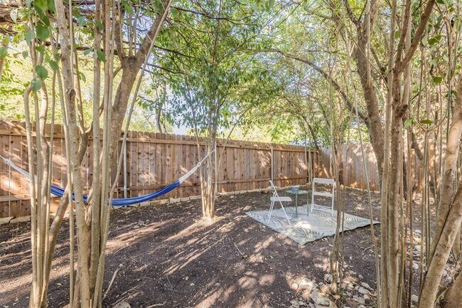 Building Photo - 336 Celery Loop
