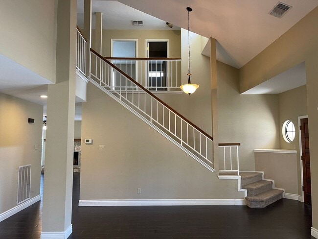 Building Photo - 13731 Oak Pebble