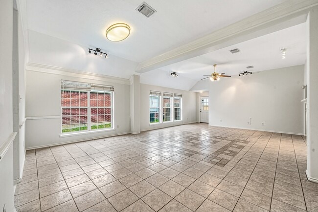 Building Photo - 12335 Shadowvista Dr