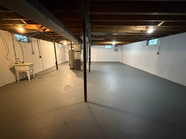 Building Photo - 596 Bloomfield Ave