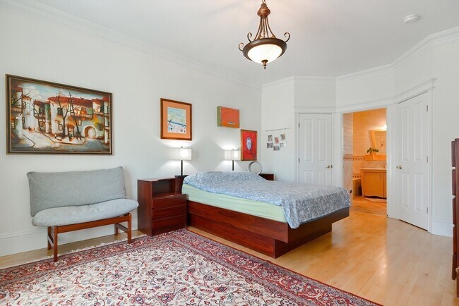 Building Photo - 3 Forest St