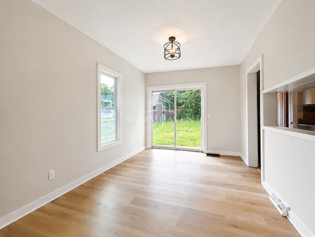 Building Photo - 402 Hall Ave