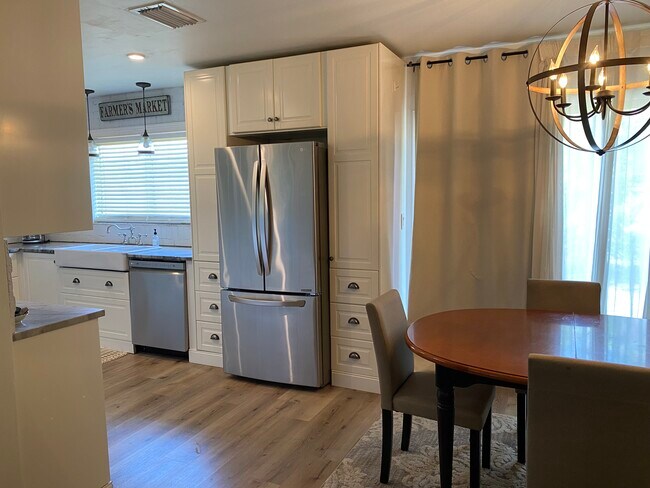 Building Photo - 1781 SE Linpark Ct