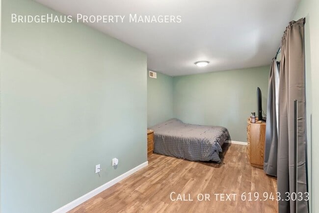 Building Photo - 832 Georgia St