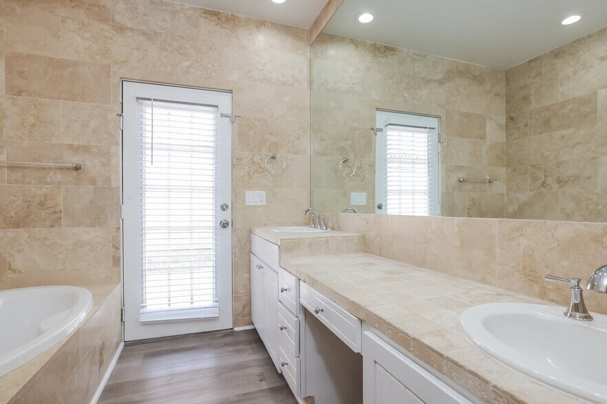 Building Photo - 11770 N 112th St