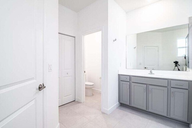 Building Photo - 4819 Navali Dr
