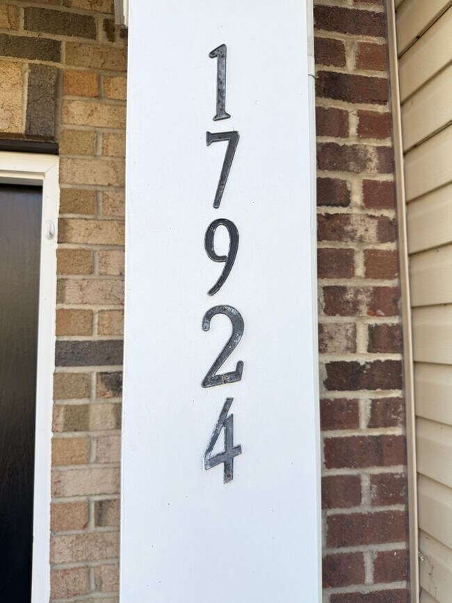 Building Photo - End-Unit Cornelius Townhome | 3BR + Flex Room | Fenced Courtyard | Near Birkdale & Greenway