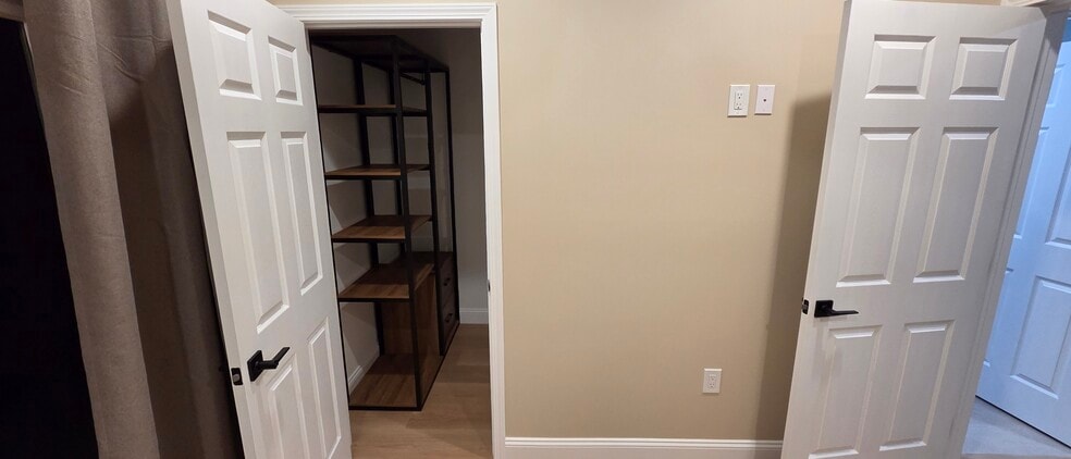 Building Photo - 471 Maplewood Ave