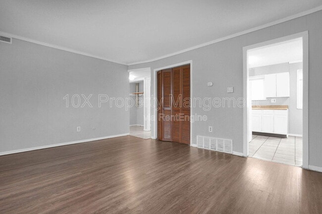 Building Photo - 2872 Howey Rd