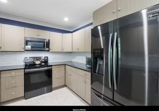 Building Photo - 2545 Webber St