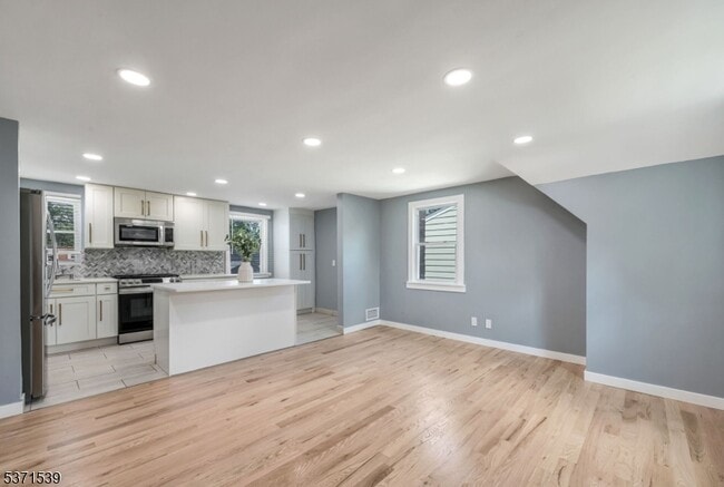 Building Photo - 47 Ekings Ave