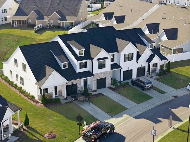 Building Photo - 759 Putney Hl Rd