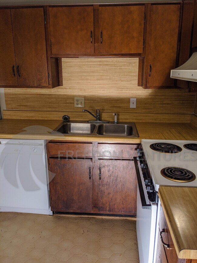 Building Photo - 2300 Grayson Valley Dr