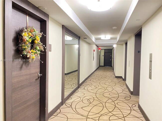 Building Photo - 20505 E Country Club Dr