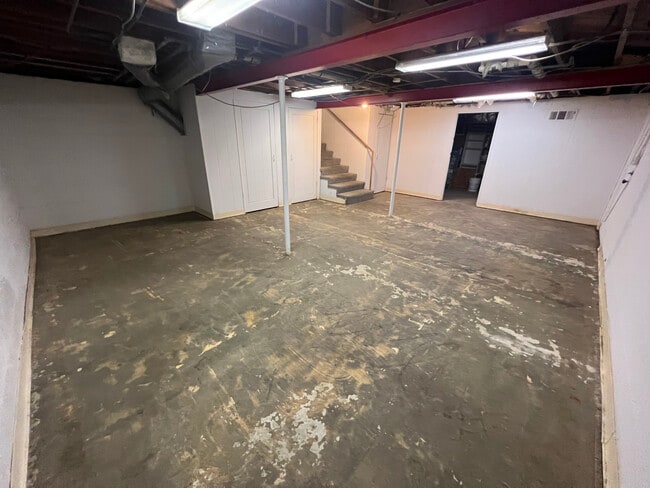 Building Photo - 130 E Spruce St