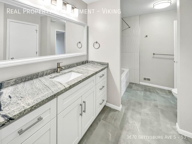 Building Photo - Renovated 2 Bed 1.5 Bath 1 Car Garage! - D...