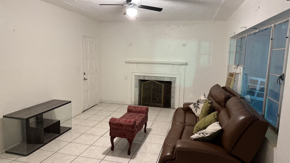 Building Photo - 1124 NW 112th Ter