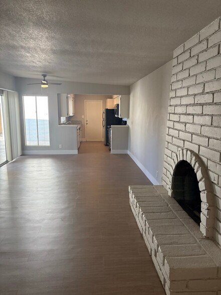 Building Photo - 2243 Helm Ave
