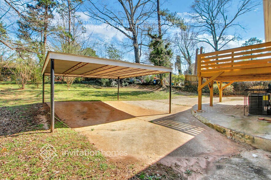 Building Photo - 2122 Holly Hill Dr