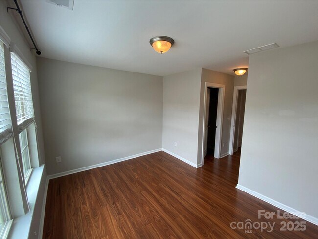 Building Photo - 5507 Trieg Dr