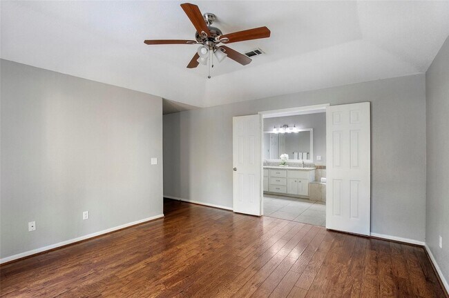 Building Photo - 98 S Village Knoll Cir