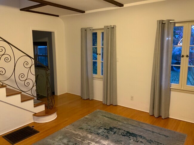 Living room-west view - 10610 Wellworth Ave