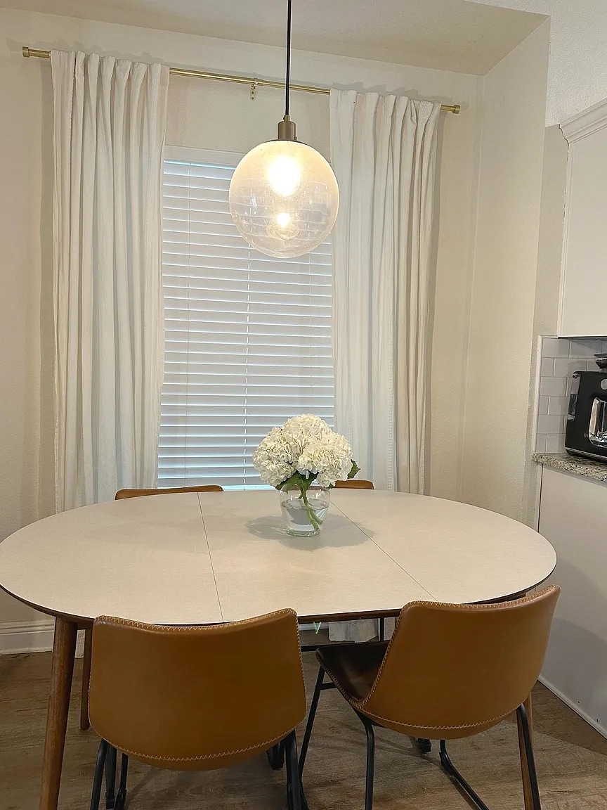 Dining Nook - 1736 W Walnut St