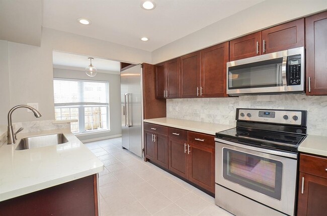 Building Photo - 1549 W Sam Houston Pkwy S