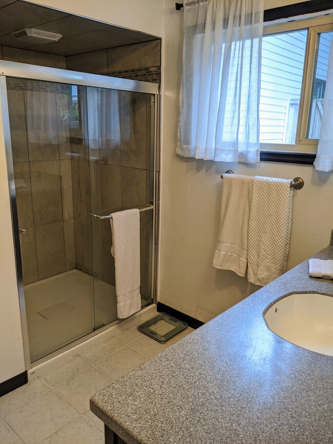 Building Photo - Lake Margaret Rental