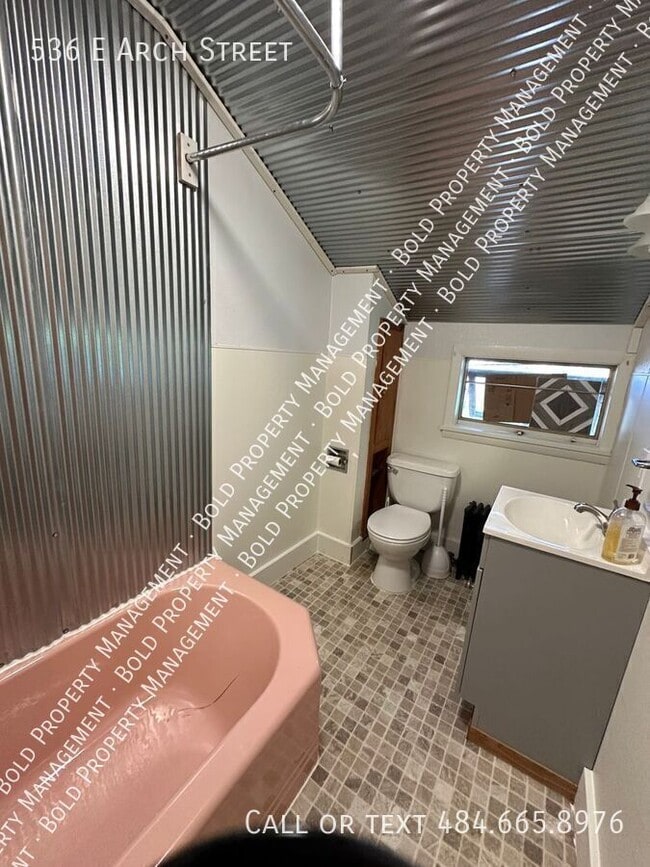 Building Photo - 536 E Arch St