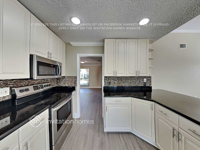 Building Photo - 3914 NW 72nd Dr