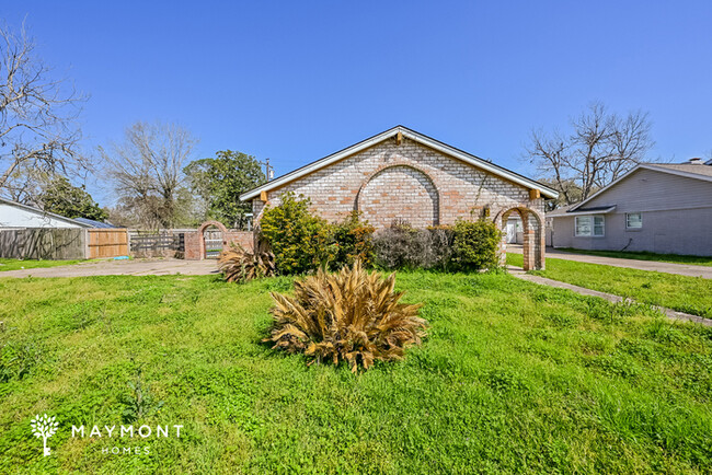 Primary Photo - Houston Ranch-Style Home