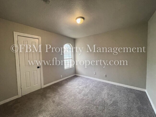 Building Photo - 1307 Janann Ave