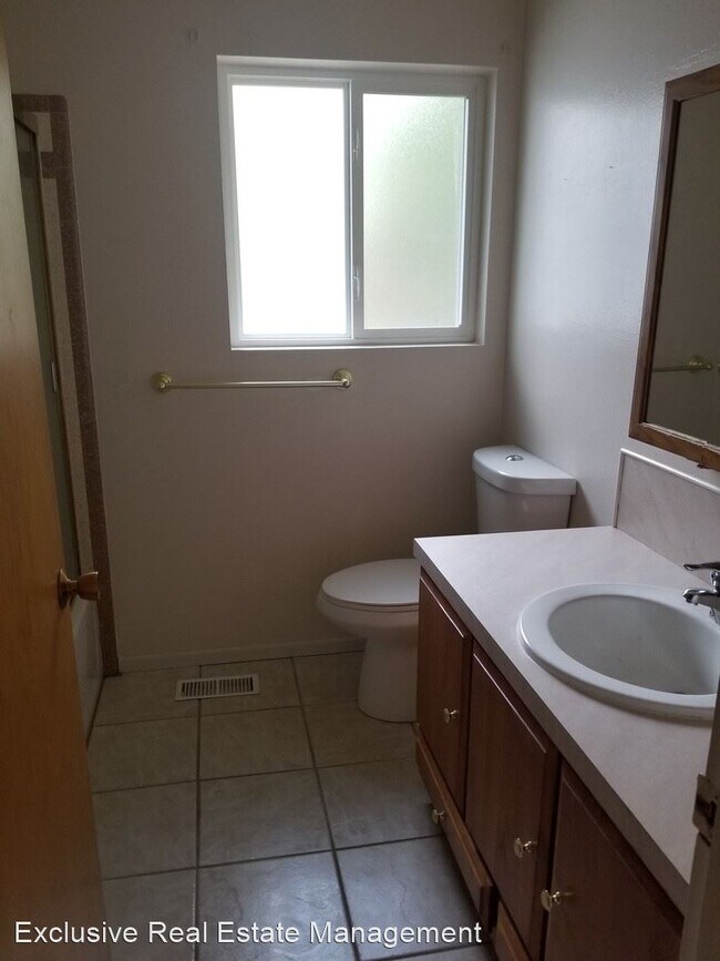 Building Photo - 3 br, 2.5 bath House - 2444 Redwood Drive