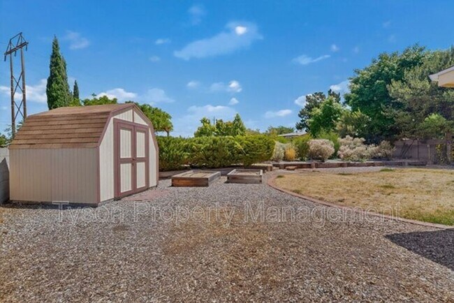 Building Photo - 8301 Cherry Hills Dr NE