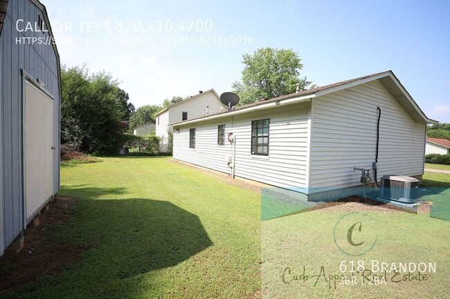 Building Photo - 618 Brandon-