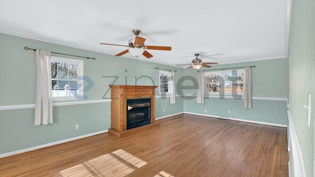 Building Photo - 324 Busher Rd