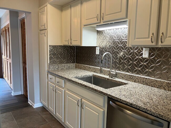 Building Photo - WATERFRONT Two Bed Townhouse in Denver With BOAT SLIP!!