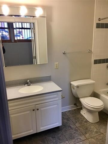 Building Photo - 353 Grove St